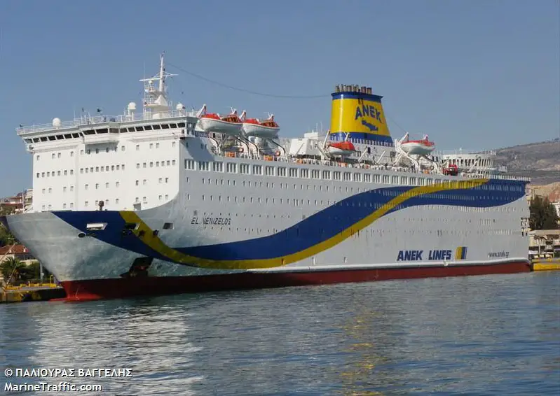 Tourist Ferry with 1,000 Onboard Evacuated After FIRE Breaks Out