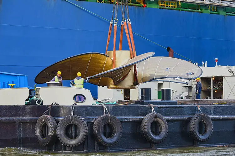 HHLA Floating Crane Loads World’s Biggest Ship Propeller Onto A Vessel At The Port Of Hamburg 1 HHLA Floating Crane Loads World’s Biggest Ship Propeller Onto A Vessel At The Port Of Hamburg