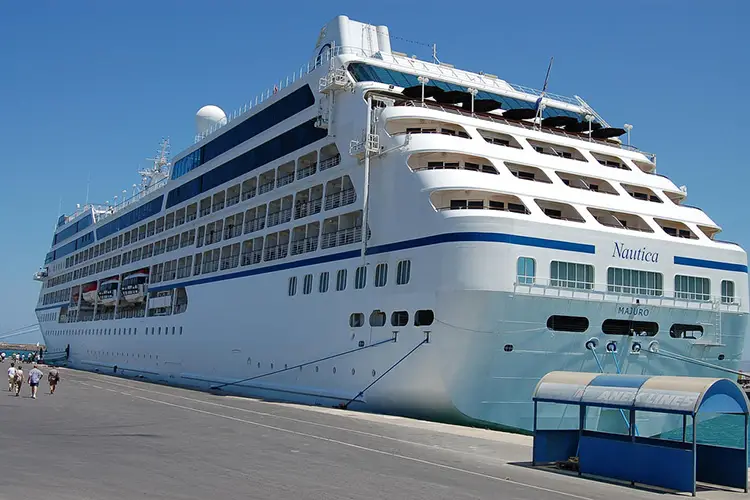 Nautica Cruise Liner breaks free as Storm Ali hits Scotland