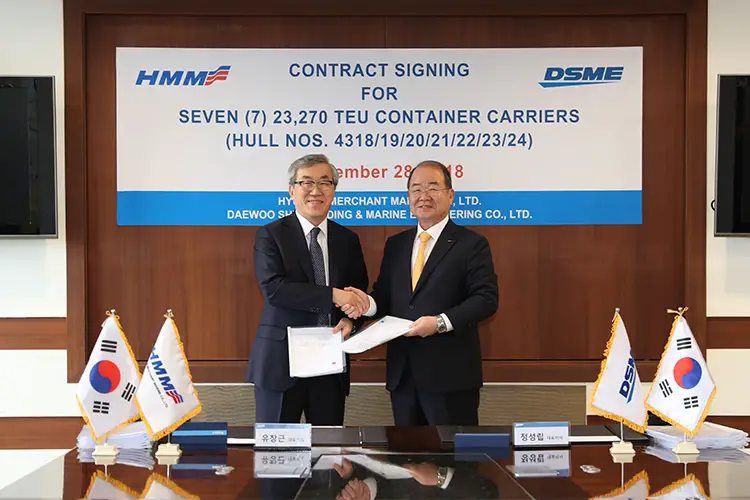 HMM signed the formal contracts for its twenty mega containerships