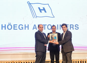 Höegh Autoliners wins MALA's “Shipping Line of the Year - RoRo Operator” award in India 8 From left: Award presented by Sanjay Bhatia (Chairman - Mumbai Port Trust) and Maharana Bibhudendra ( Head - Logistics Centre of Excellence - GE India) to Capt. Aniket Patwardhan – Sales Manager, Höegh Autoliners India.