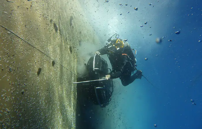 Wärtsilä’s divers enable operators to avoid unscheduled dry-dockings 1 Wärtsilä’s divers enable operators to avoid unscheduled dry-dockings 1