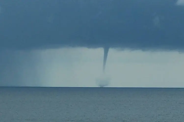 6 Facts about Waterspouts at Sea