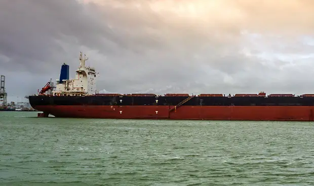 Diana Shipping Extends Charter with Phaethon International