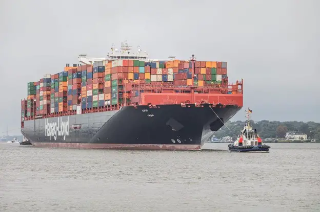 Hapag-Lloyd First to Convert Large Containership to LNG