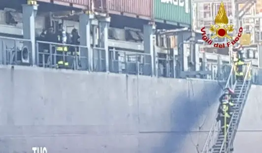 Boxship Stadt Dresden Suffers Main Engine Issues in Venice 1 Boxship Stadt Dresden Suffers Main Engine Issues in Venice 1