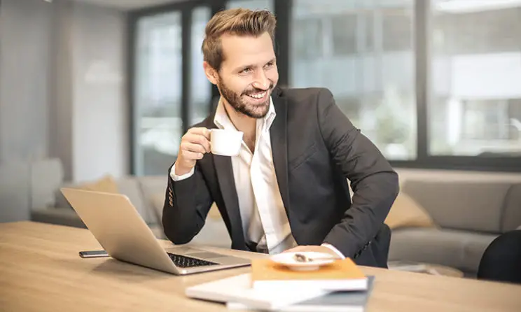 Who Is A Shipping Agent? 1 Who Is A Shipping Agent?