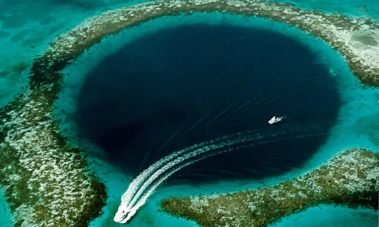 What Is The Great Blue Hole Of Belize? 1 What Is The Great Blue Hole Of Belize?
