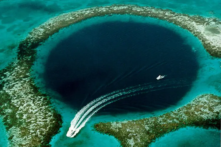 What Is The Great Blue Hole Of Belize?