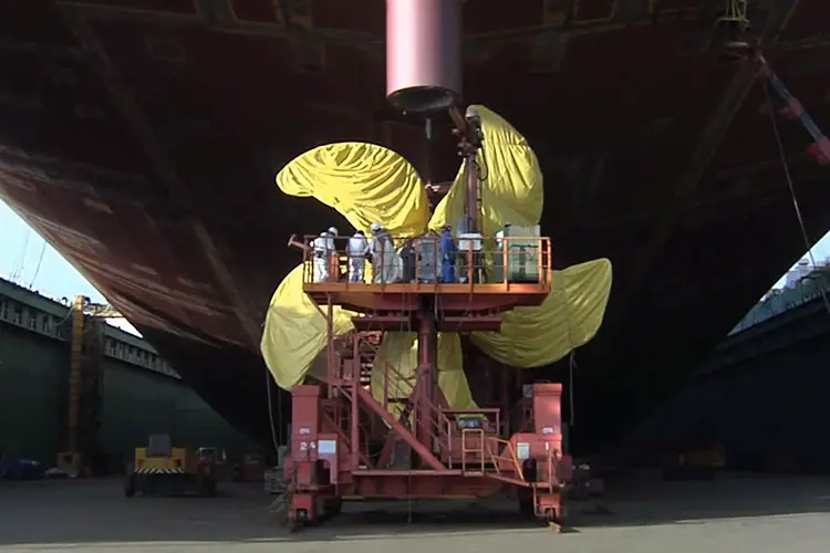 Largest Ship Propellers In The World 7 MOL Triumph Propeller