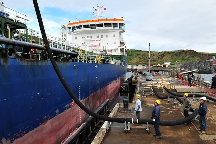 How To Make Cargo Operation On Oil Tankers Safer? 1 How To Make Cargo Operation On Oil Tankers Safer