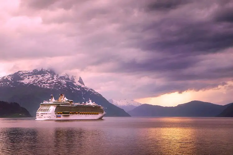What Is A Cruise Ship? 1 What Is A Cruise Ship?