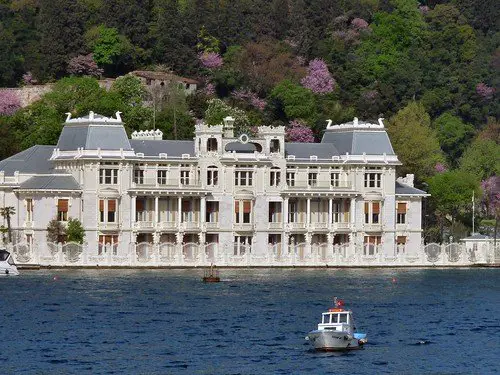 Bosphorus Strait: 10 Mind-Blowing Facts 3 Egyptian Consulate https://www.flickr.com/photos/michaelclarke/7697801808/