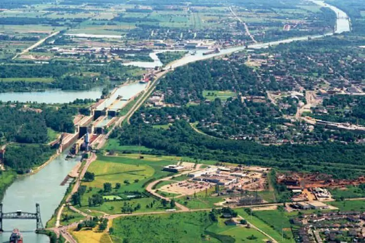 St. Lawrence Seaway: A Vital Waterway For Canada & USA 2 St. Lawrence Seaway: A Vital Waterway For Canada & USA