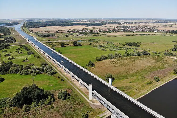 Amazing Magdeburg Water Bridge: Longest Navigable Aqueduct in the World 2 Magdeburg Navigable Aqueduct i