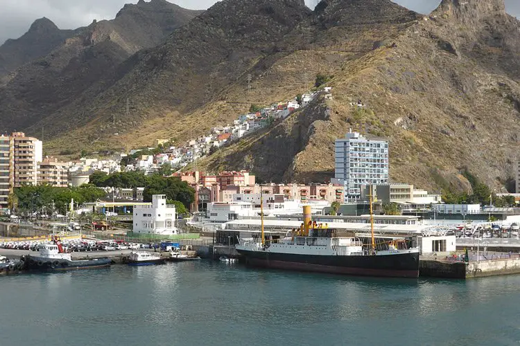 Major ports in Spain 21 Port of Santa Cruz de Tenerife